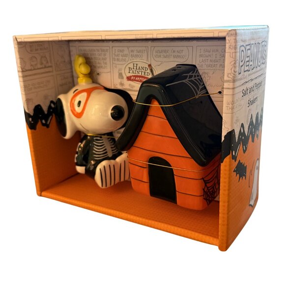 Peanuts Halloween Snoopy & Woodstock Spooky Dog House Salt & Pepper Shaker Set‎ - Picture 5 of 7